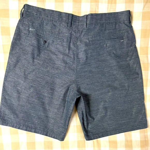 Hurley Men’s Size 38 Shorts - Picture 2 of 2